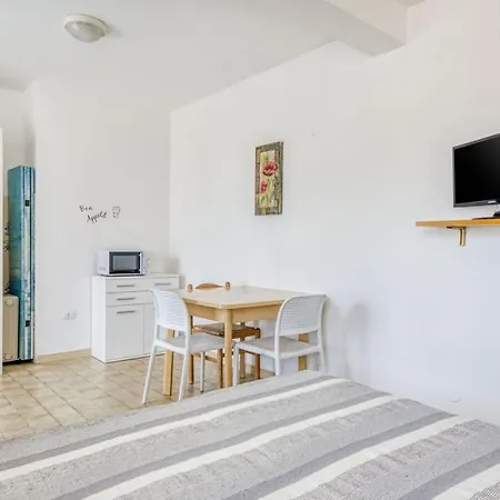 Apartament Paola Int. 12 *