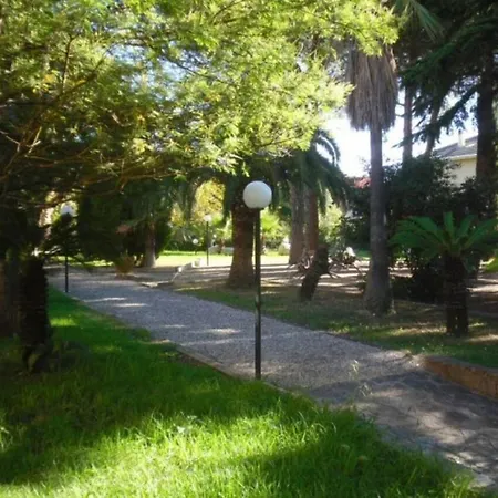 Paola Int. 12 *